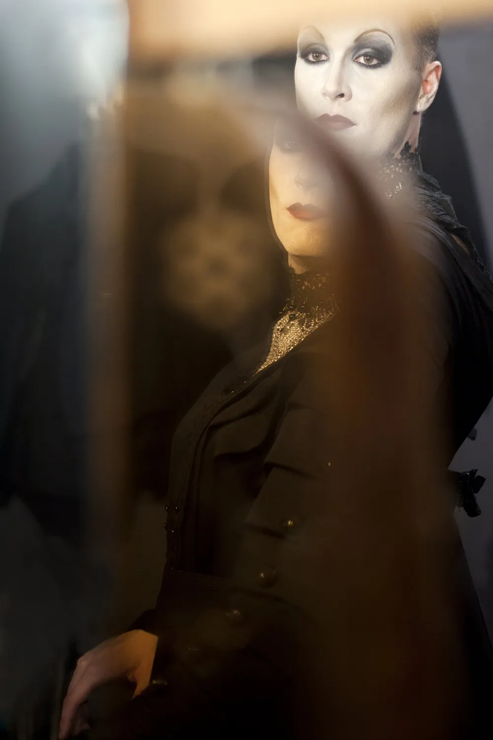 Peter Clements as Frau Welt reflected in a mirror
